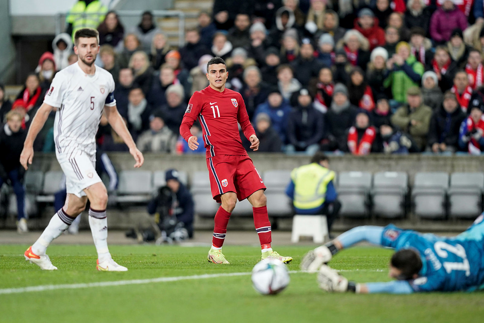 Türkiye’nin yeni kahramanı Roberts Ozols! Norveç’e duvar oldu