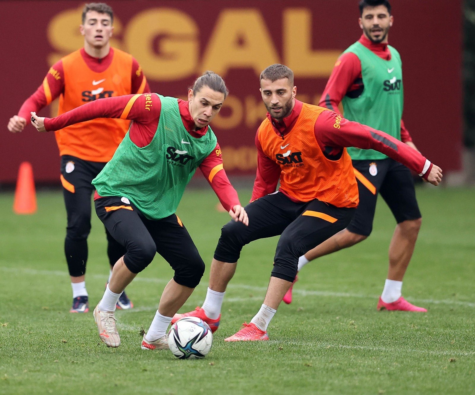 Galatasaray’da derbi hazırlıkları sürüyor! Muslera Yedlin ve Luyindama...