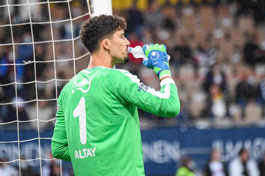 FENERBAHÇE HABERLERİ - Kanarya’nın yıldız kalecisi Altay Bayındır konuştu! Sahalara ne zaman dönecek?