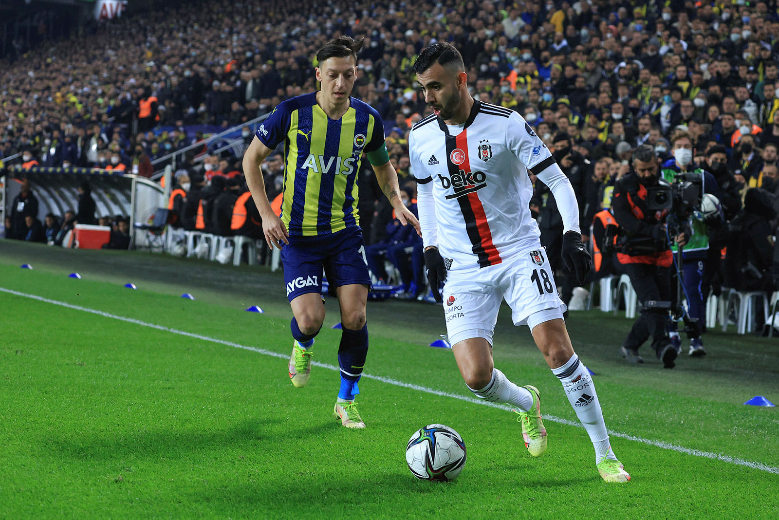 Beşiktaşlı Rachid Ghezzal Galatasaray’dan transfer teklifi aldı mı? Resmen açıkladı