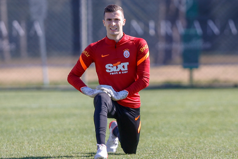 GALATASARAY HABERLERİ - Inaki Pena performansıyla büyülüyor! Orta sahalardan daha iyi