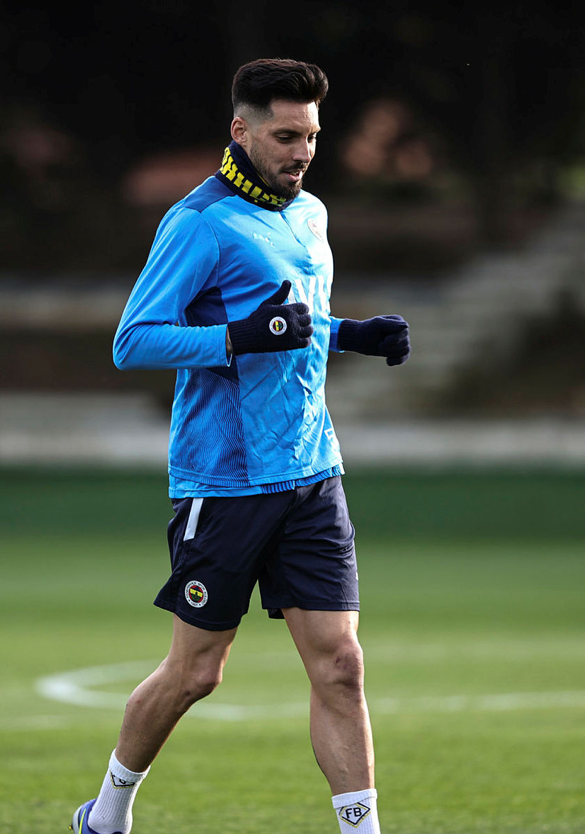 Fenerbahçe’de sürpriz! Ayrılacakları tek tek açıkladı
