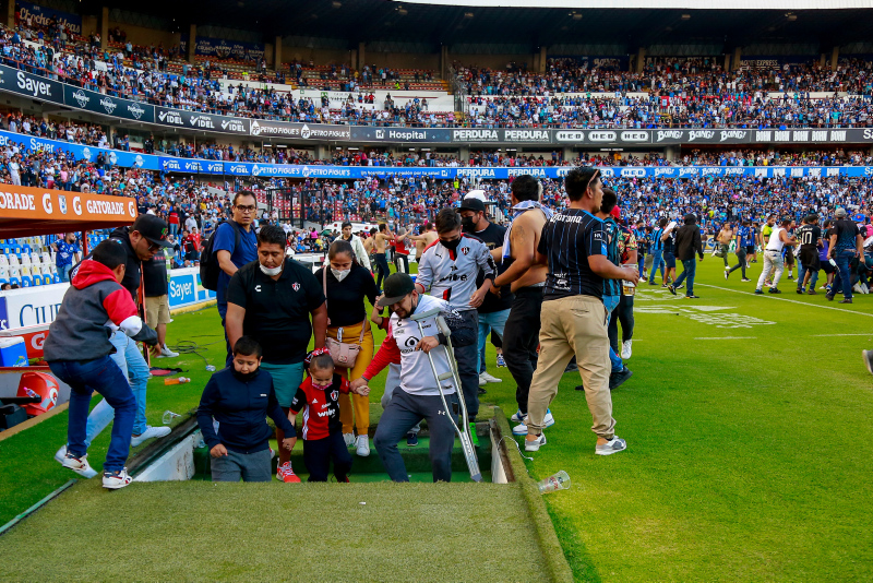 Queretaro-Atlas maçında ortalık savaş alanına döndü! Ölü ve yaralılar var