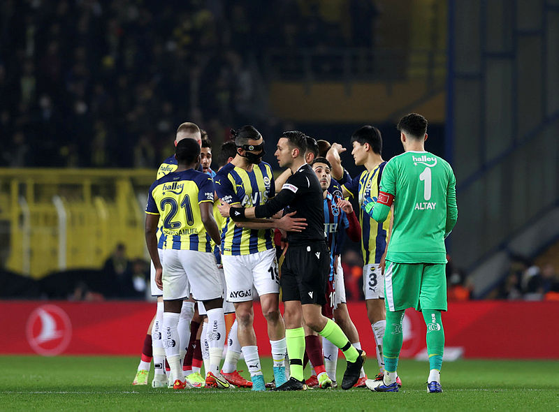 Fenerbahçe’den İrfan Can savunması! Kaç maç ceza alacak?