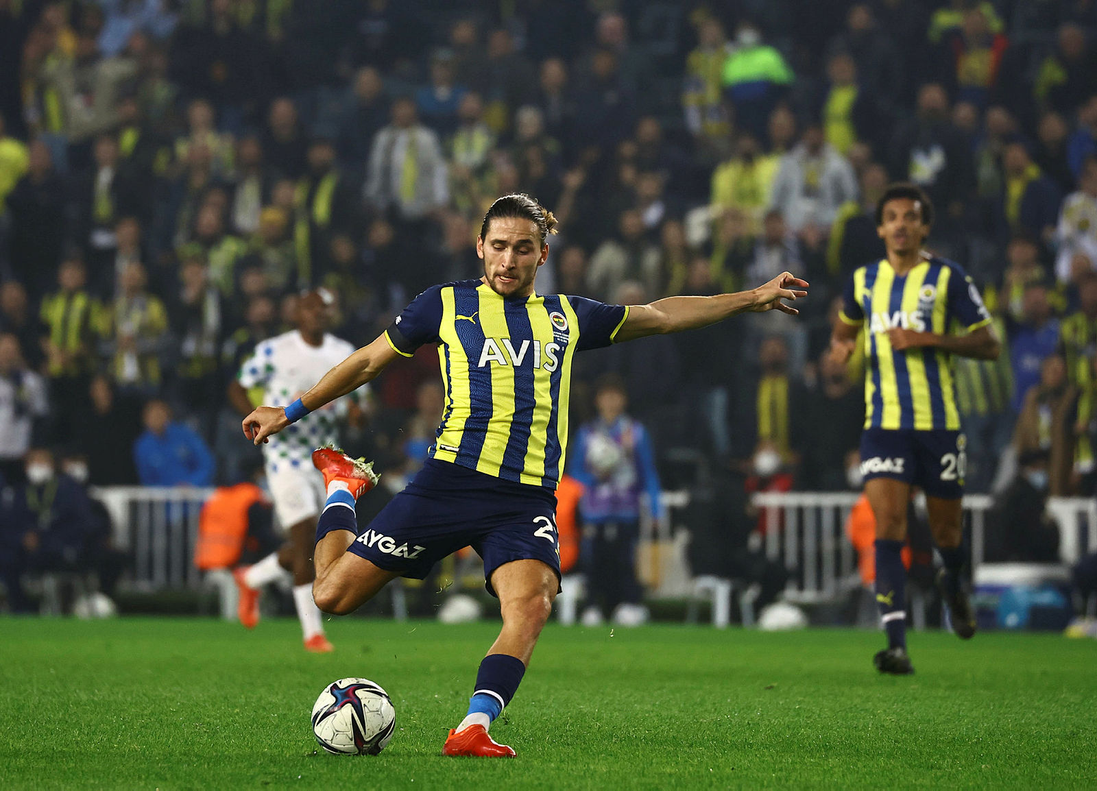 TRANSFER HABERİ: Fenerbahçe’de Miguel Crespo için sıraya girdiler! 2 talip daha...