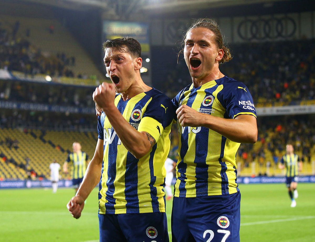 TRANSFER HABERİ: Fenerbahçe’de Miguel Crespo için sıraya girdiler! 2 talip daha...