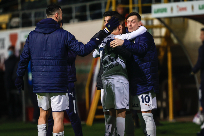 Fenerbahçe’de Arda Güler fırtınası! Tarihe geçti