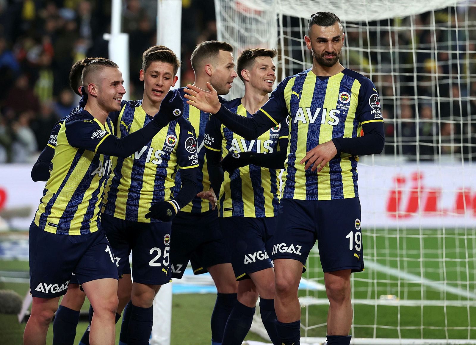 FENERBAHÇE HABERLERİ: Fenerbahçe’de hoca belirsizliği! O endişelendiren ihtimal