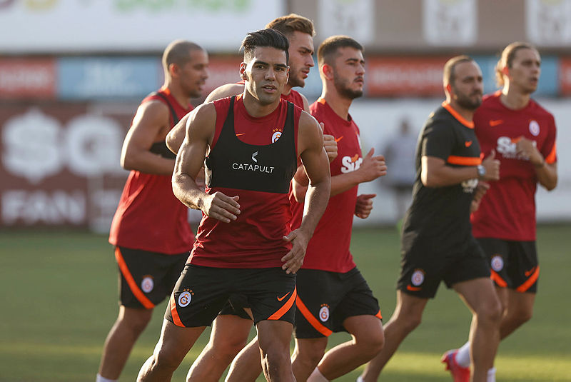 Galatasaray’da dev revizyon! 8 futbolcu ile yollar ayrılıyor