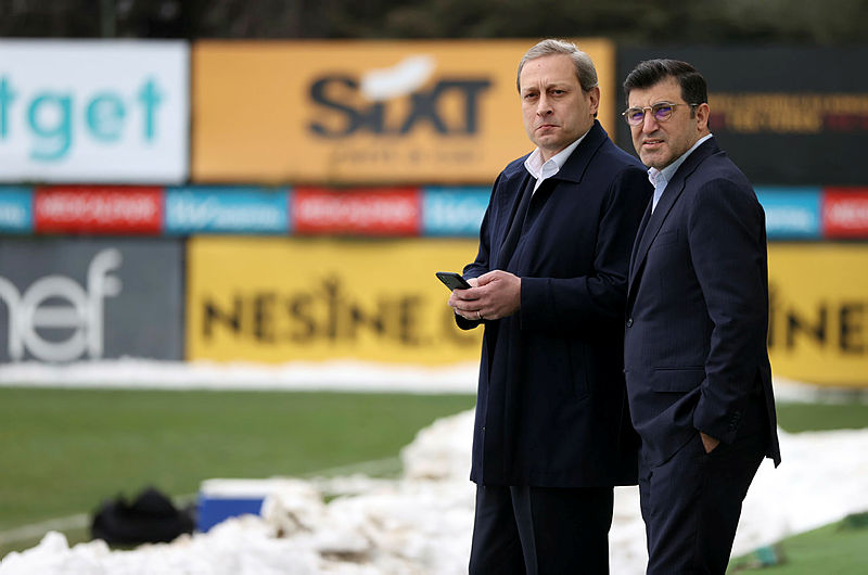Galatasaray’da dev revizyon! 8 futbolcu ile yollar ayrılıyor