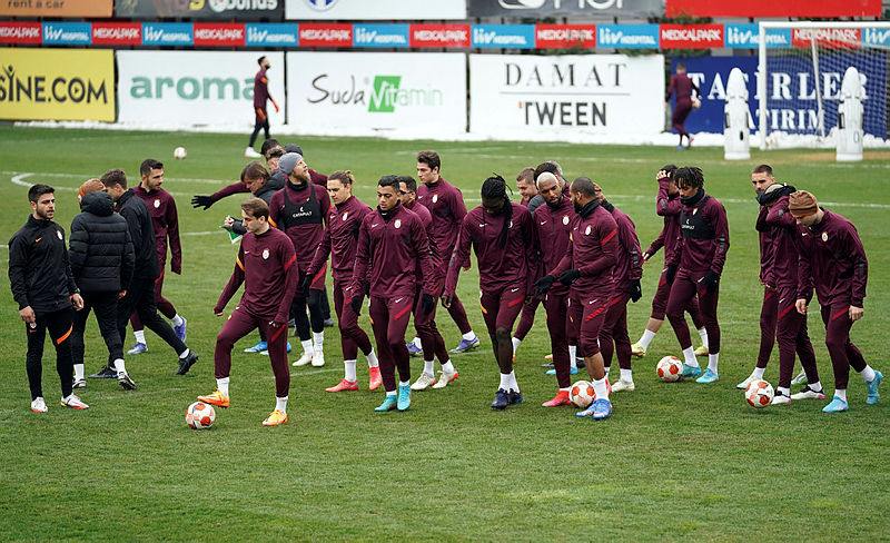 Galatasaray’da dev revizyon! 8 futbolcu ile yollar ayrılıyor