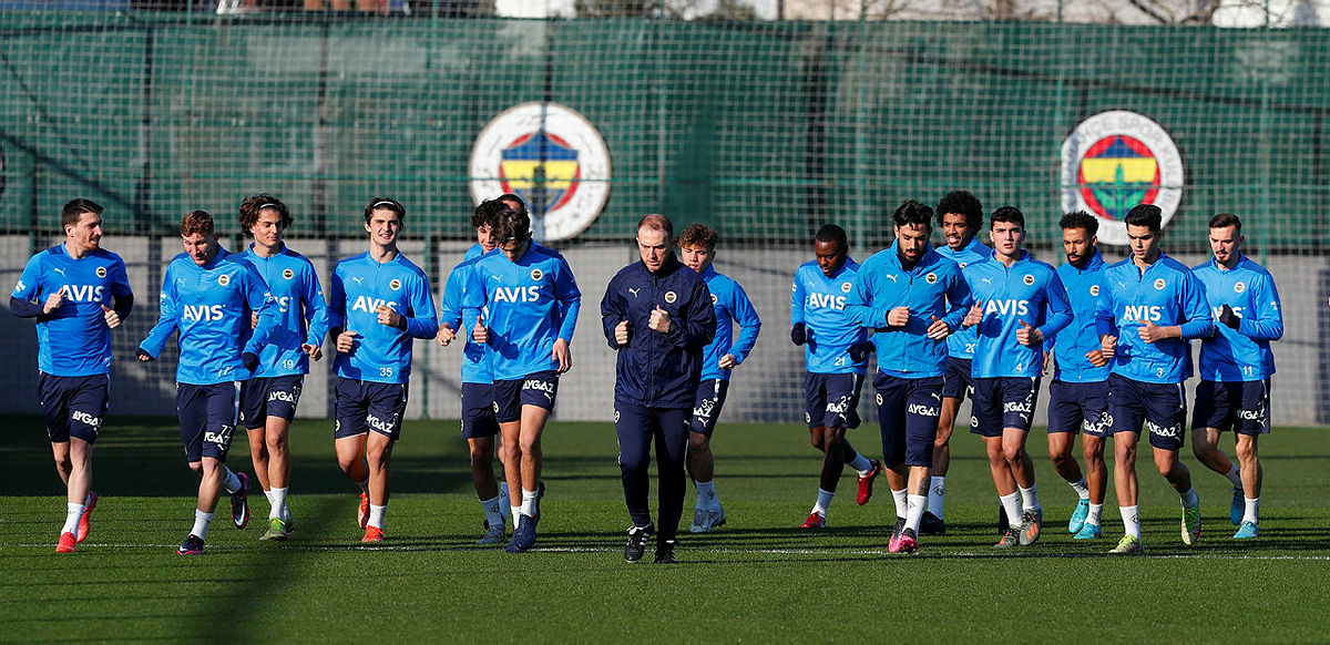 Fenerbahçe sil baştan! İşte listedeki adaylar...