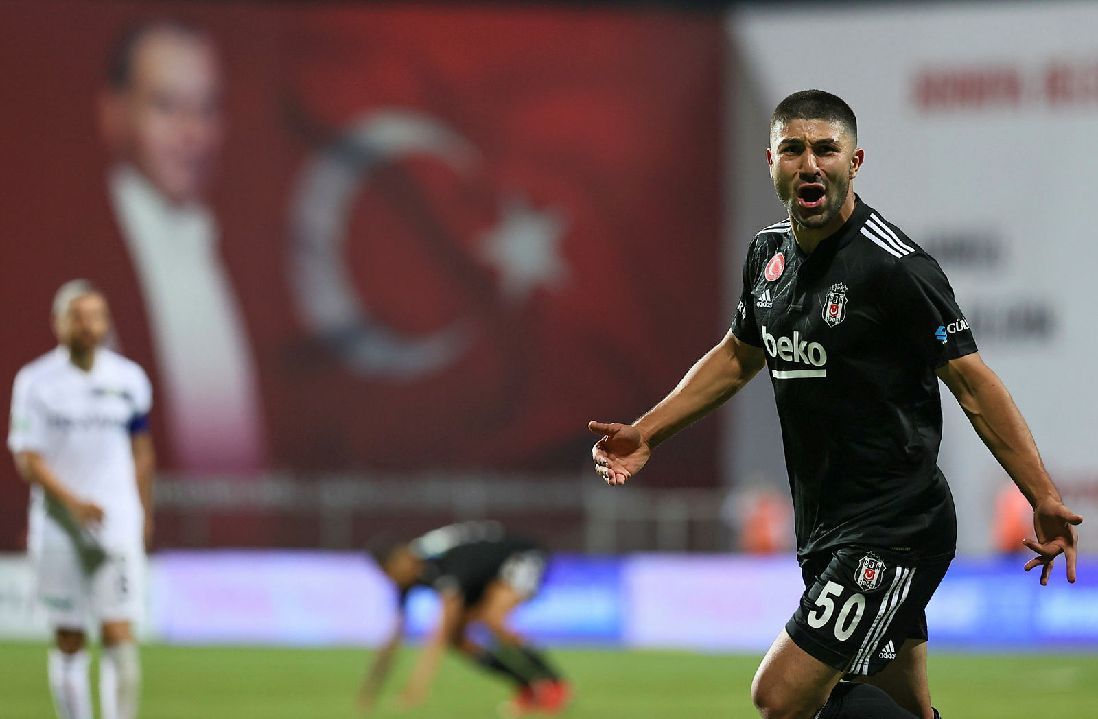 TRANSFER HABERİ: Beşiktaş’ta Güven Yalçın çıkmazı! Anlaşma sağlanamadı