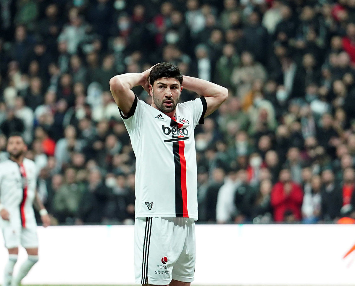 TRANSFER HABERİ: Beşiktaş’ta Güven Yalçın çıkmazı! Anlaşma sağlanamadı