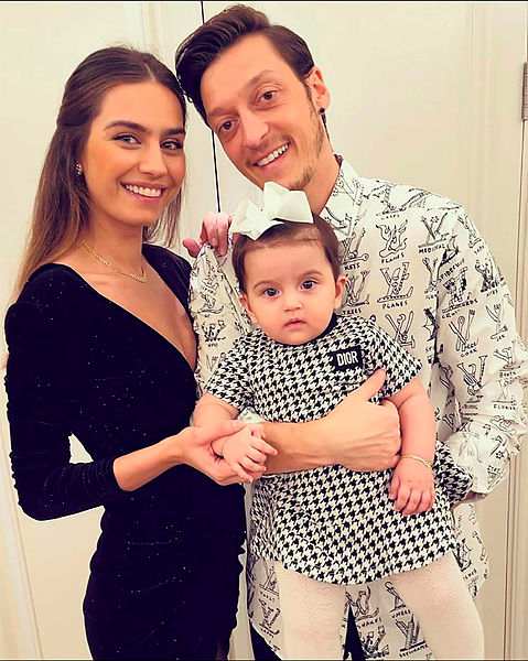 Amine Gülşe ve Mesut Özil çiftinden müjdeli haber! Özil ikinci kez baba oluyor