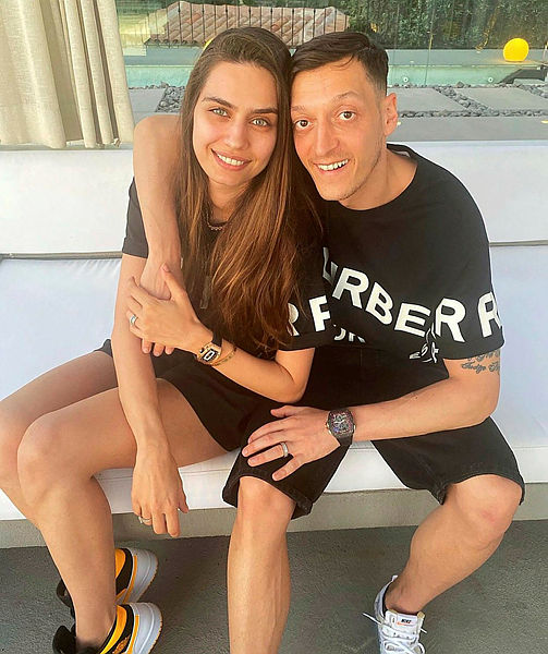 Amine Gülşe ve Mesut Özil çiftinden müjdeli haber! Özil ikinci kez baba oluyor