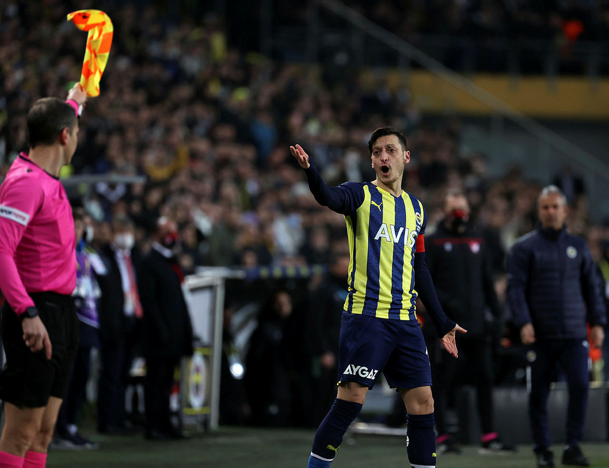 O gerçek ortaya çıktı! Fenerbahçe’de Mesut Özil derken Eren Elmalı...