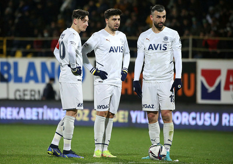 TRANSFER HABERLERİ: Fenerbahçeli Ozan Tufan Beşiktaş yolunda! Menajeri temaslara başladı