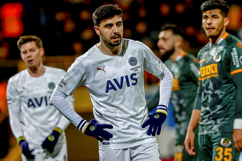 TRANSFER HABERLERİ: Fenerbahçeli Ozan Tufan Beşiktaş yolunda! Menajeri temaslara başladı