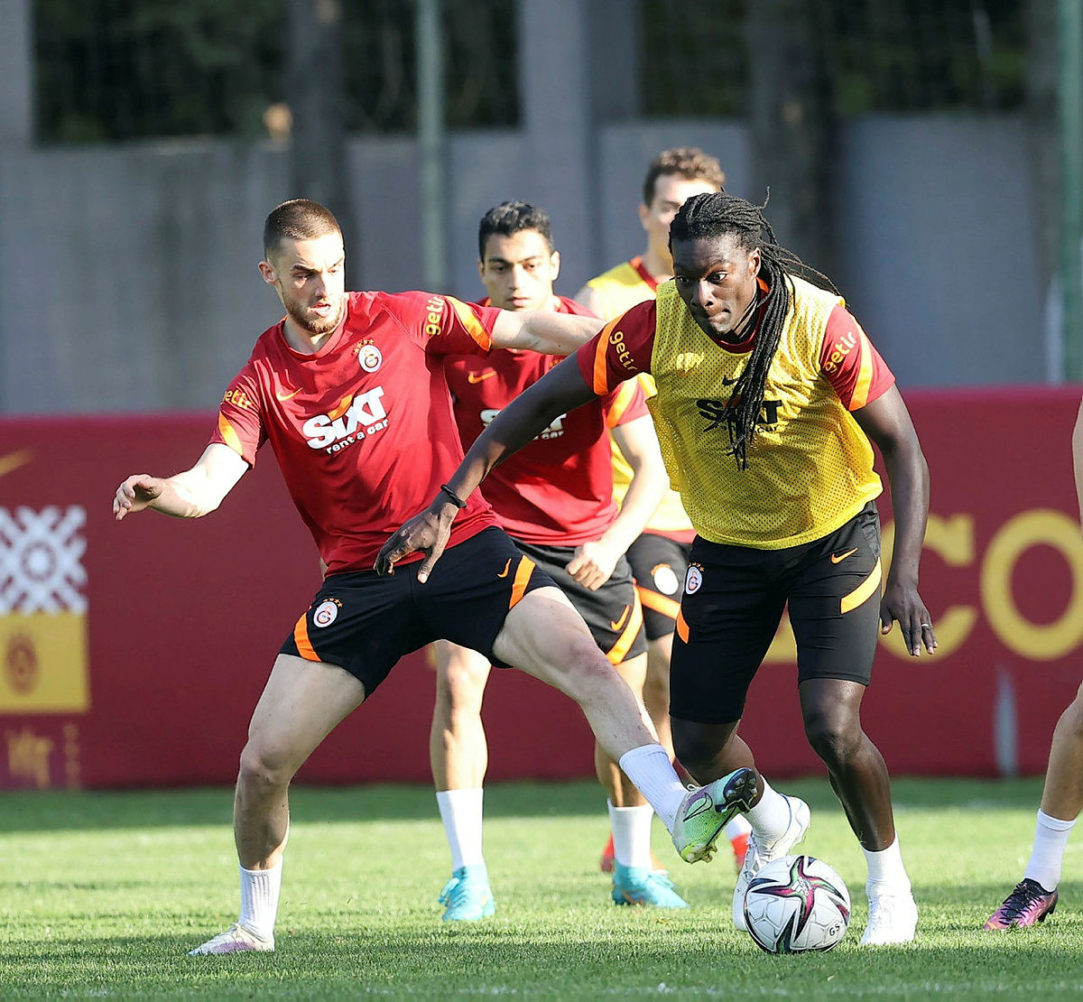 Bomba transfer iddiası! Luis Campos Galatasaraylı ismi o takıma gönderiyor