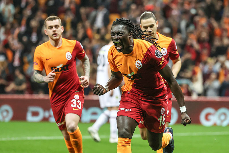 Galatasaray’da Bafetimbi Gomis korkusu! Opsiyon maddesi...