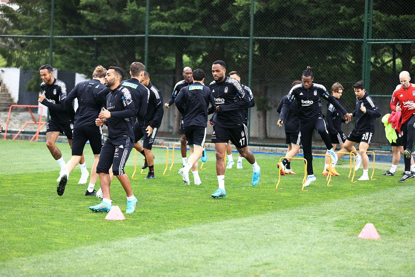 BEŞİKTAŞ TRANSFER HABERİ: Kartal’a Kamerunlu duvar! Valerien Ismael Oumar Gonzalez’i istiyor