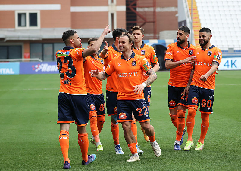 GALATASARAY HABERLERİ: Domenec Torrent’ten o isme kesik! İşte Başakşehir maçı muhtemel 11’i