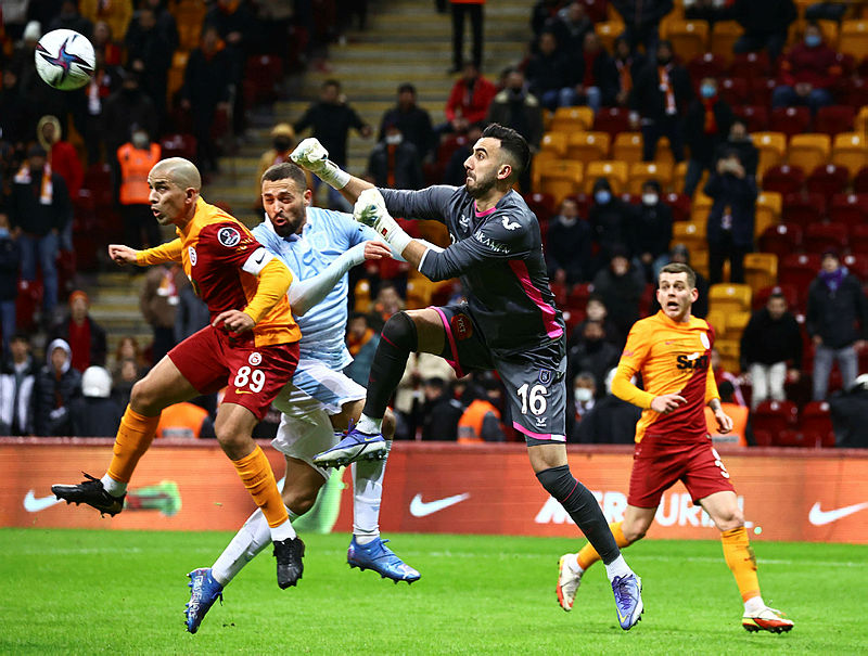 GALATASARAY HABERLERİ: Domenec Torrent’ten o isme kesik! İşte Başakşehir maçı muhtemel 11’i