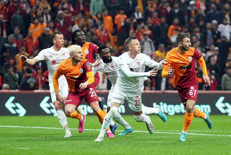 GALATASARAY HABERLERİ: Domenec Torrent’ten o isme kesik! İşte Başakşehir maçı muhtemel 11’i