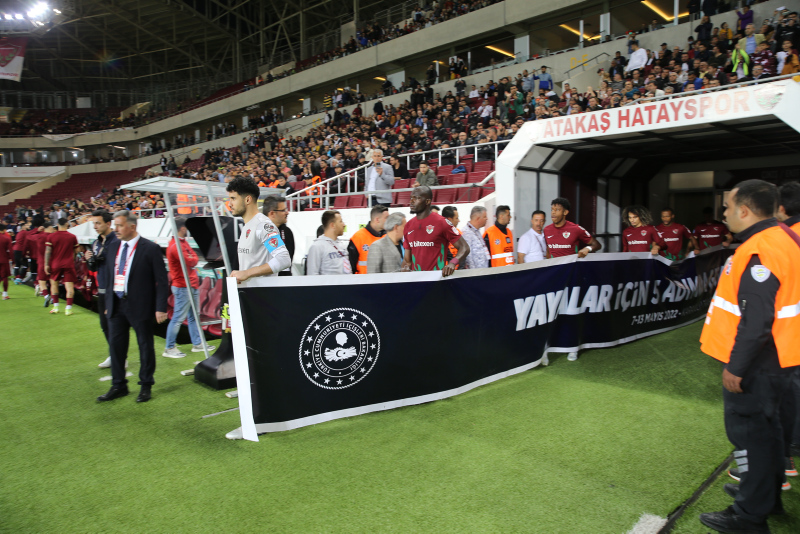 Hataysporlu oyuncular Trabzonsporlu futbolcuları alkışladı! İşte o anlar