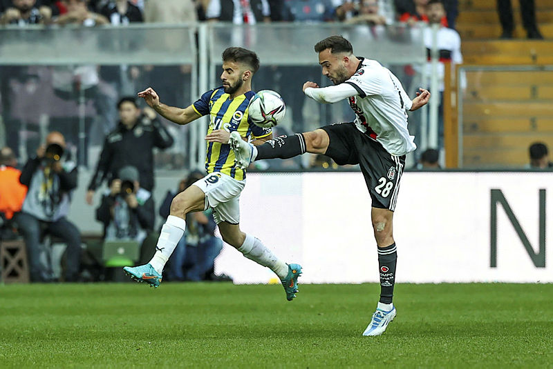 Beşiktaş - Fenerbahçe derbisinde dikkat çeken anlar! Valerien Ismael ve Luiz Gustavo...