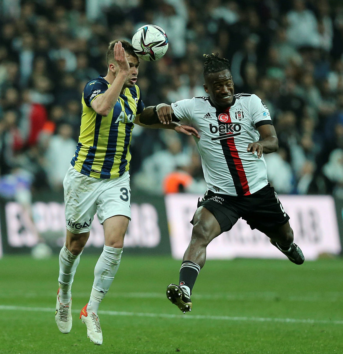 Beşiktaş - Fenerbahçe derbisinde Michy Batshuayi’ye büyük tepki! Bavulunu topla