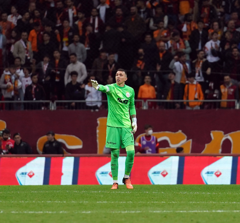 GALATASARAY HABERLERİ - Muslera kararını verdi! 2024 yılından sonra...