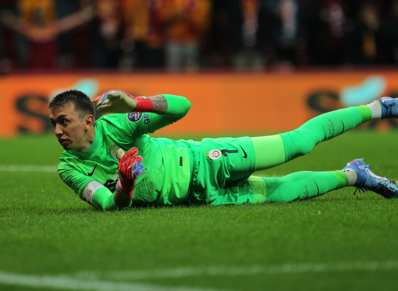 GALATASARAY HABERLERİ - Muslera kararını verdi! 2024 yılından sonra...