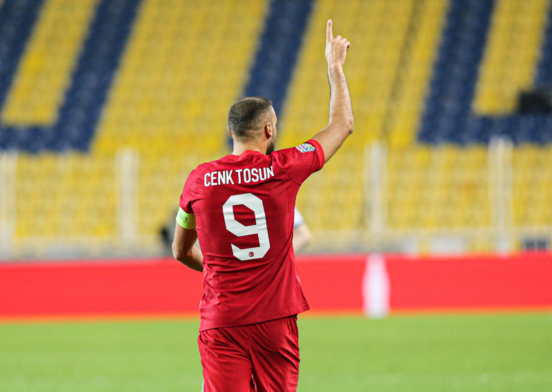 Cenk Tosun’dan flaş transfer sözleri! Süper Lig’e dönecek mi?