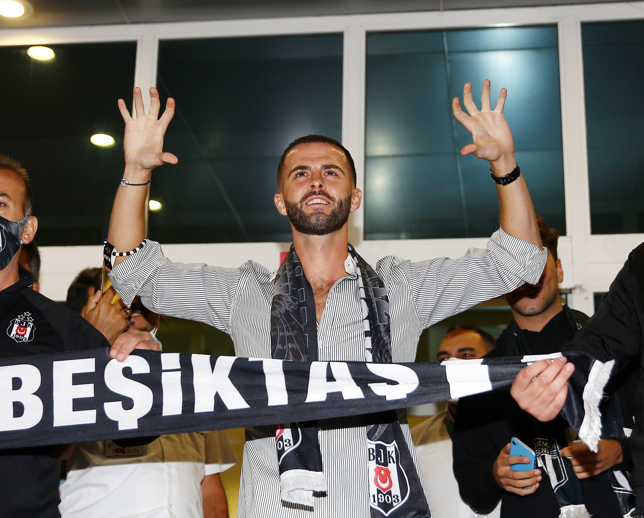 Beşiktaş’tan ayrılan Miralem Pjanic’ten transfer açıklaması! Türkiye’de kalacak mı?