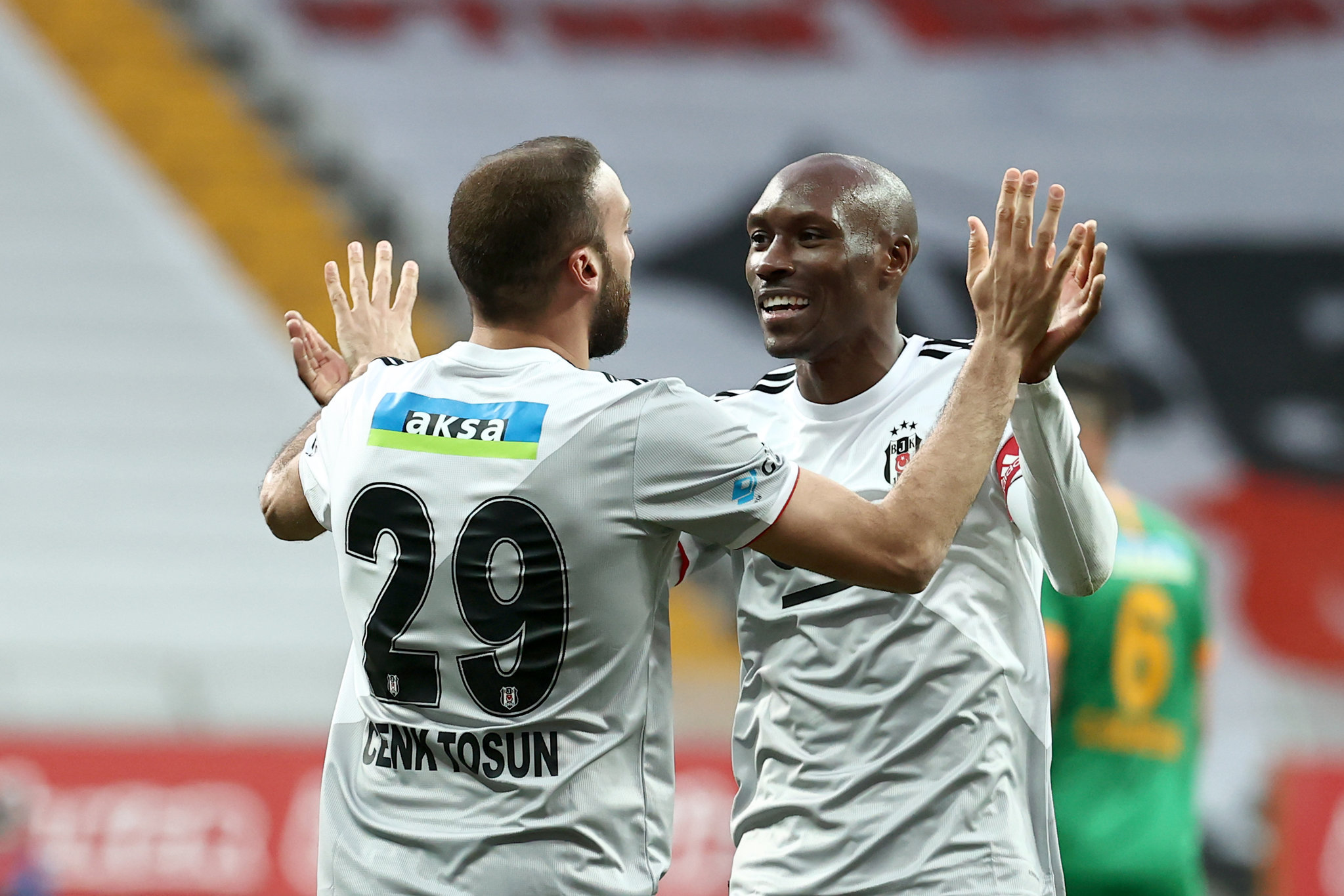 Cenk Tosun’un babasından flaş transfer sözleri! Beşiktaş...