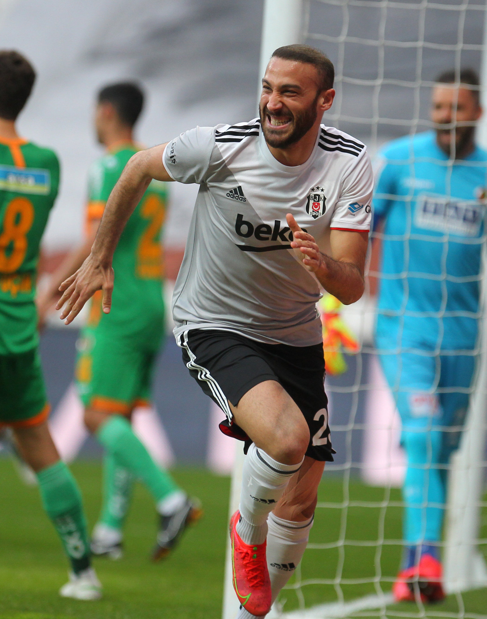 Cenk Tosun’un babasından flaş transfer sözleri! Beşiktaş...