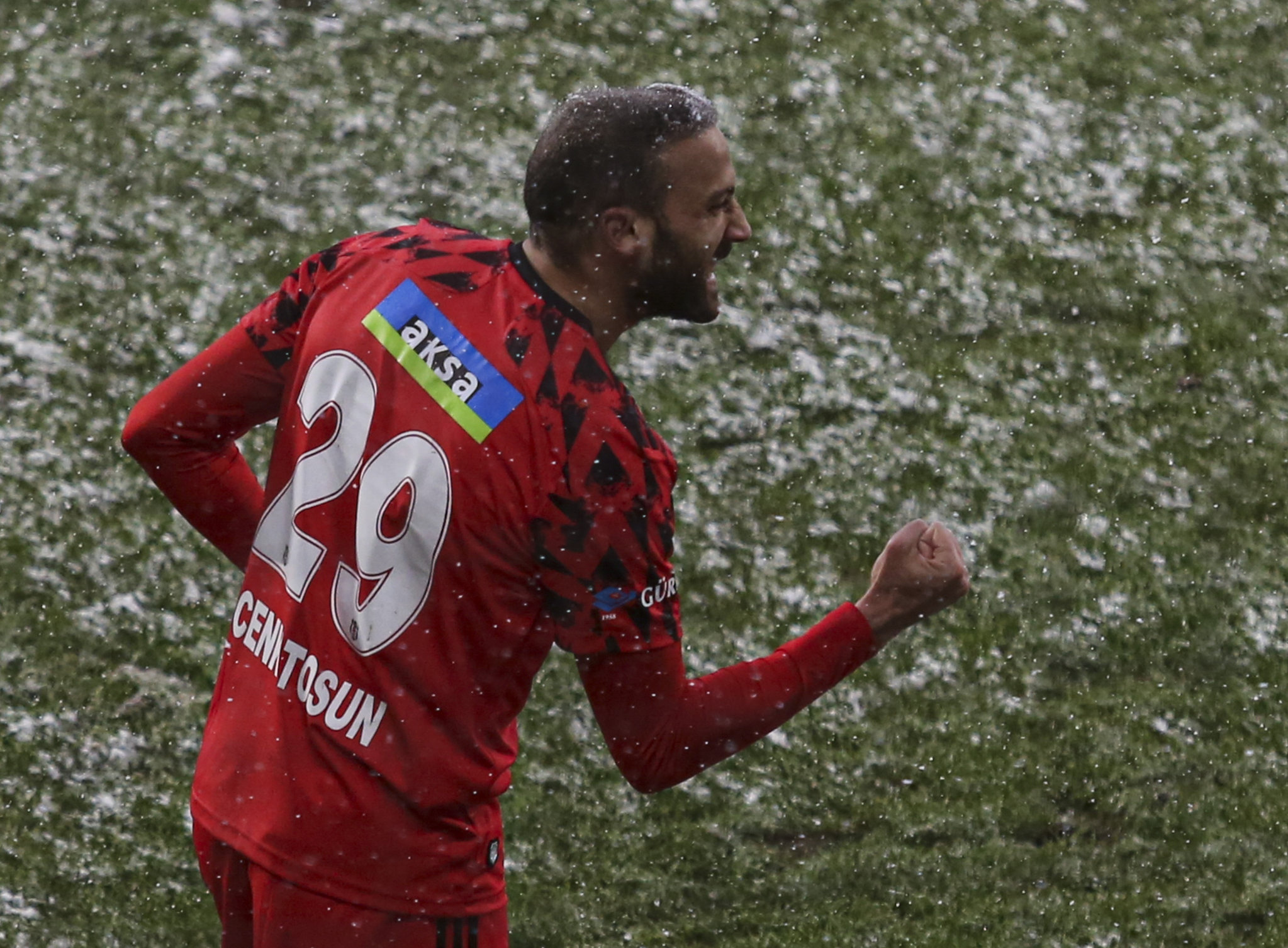 Cenk Tosun’un babasından flaş transfer sözleri! Beşiktaş...