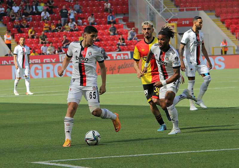 Alman basını bombayı patlattı! İki yıldızın yeni rotası Beşiktaş ve Galatasaray