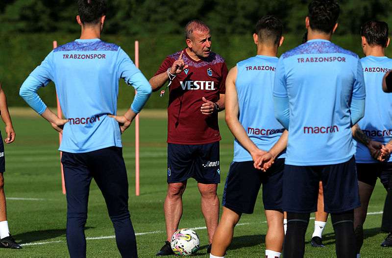 Trabzonspor Teknik Direktörü Abdullah Avcı: Taç antrenörü getiriyoruz!