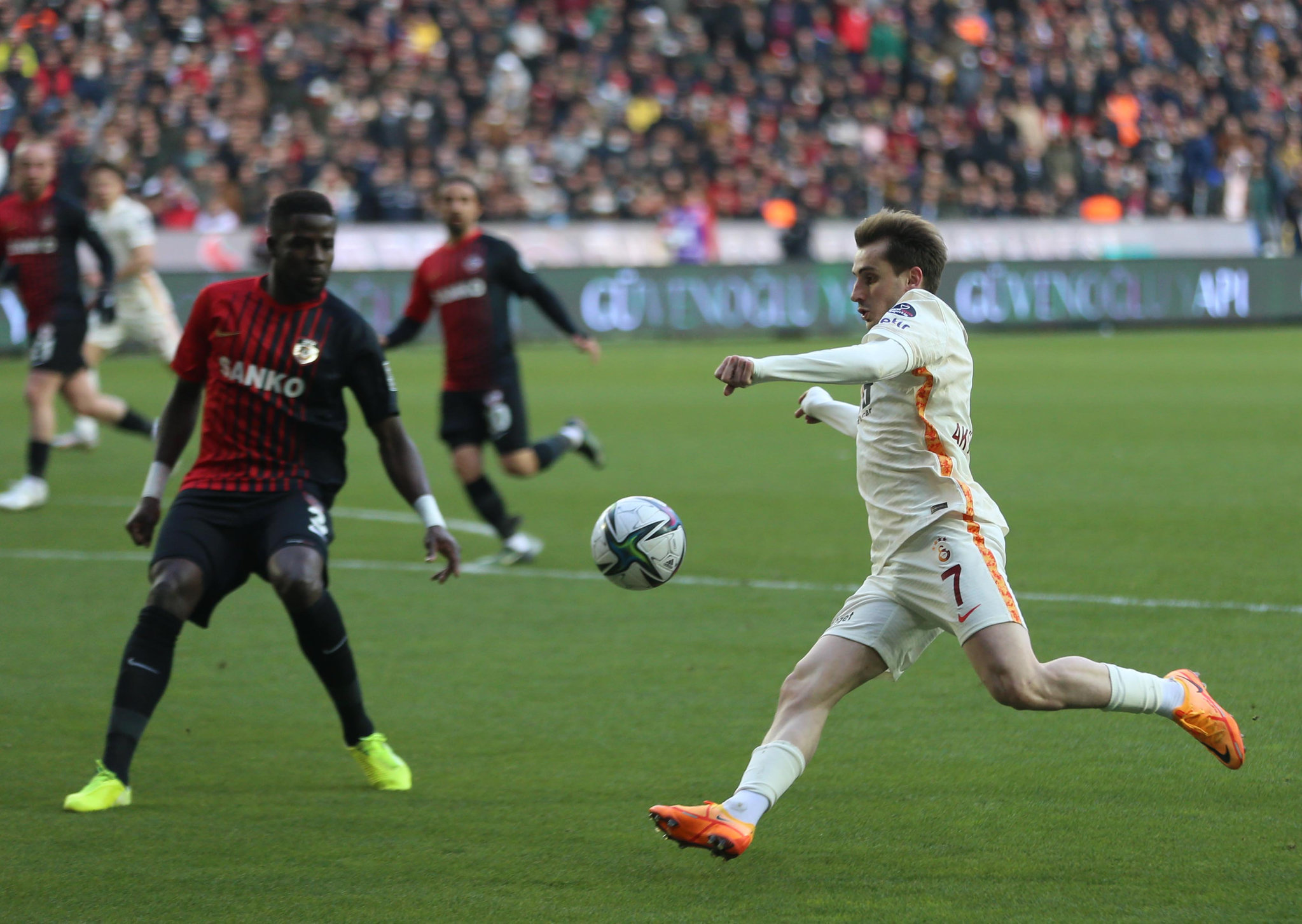 Kerem Aktürkoğlu’dan çarpıcı Arda Turan sözleri!