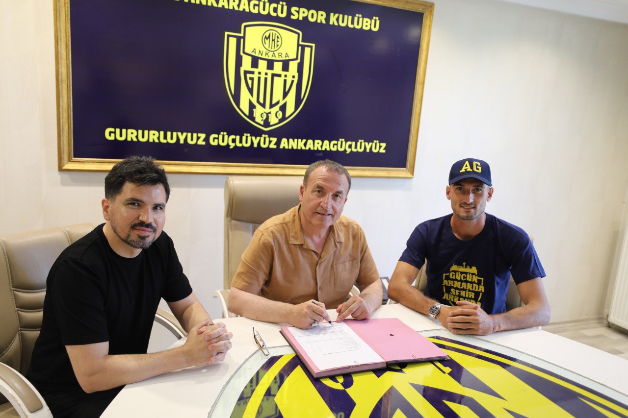SON DAKİKA TRANSFER HABERİ: Süper Lig’de imzalar peş peşe! İşte yeni transferler...