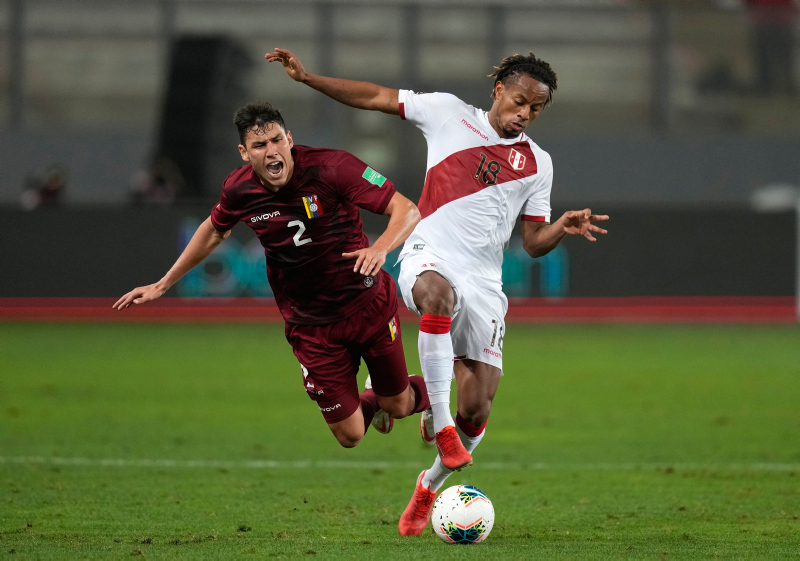 TRANSFER HABERLERİ - Fenerbahçe ve Galatasaray arasında stoper savaşı başladı! Hedef Nahuel Ferraresi