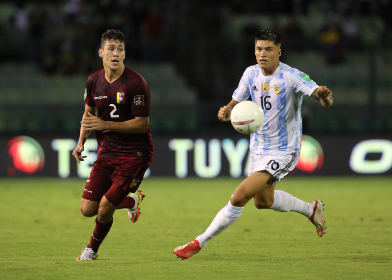 TRANSFER HABERLERİ - Fenerbahçe ve Galatasaray arasında stoper savaşı başladı! Hedef Nahuel Ferraresi