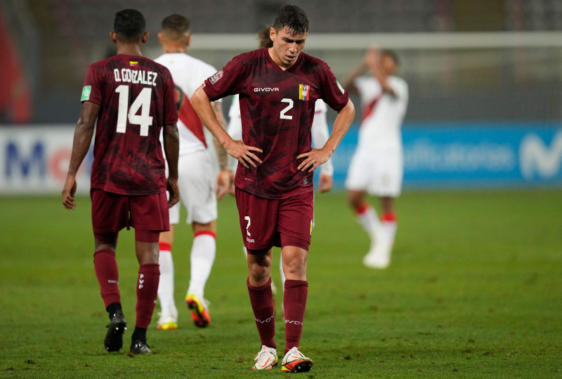 TRANSFER HABERLERİ - Fenerbahçe ve Galatasaray arasında stoper savaşı başladı! Hedef Nahuel Ferraresi