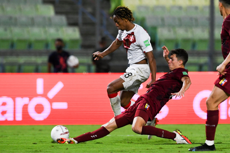 TRANSFER HABERLERİ - Fenerbahçe ve Galatasaray arasında stoper savaşı başladı! Hedef Nahuel Ferraresi