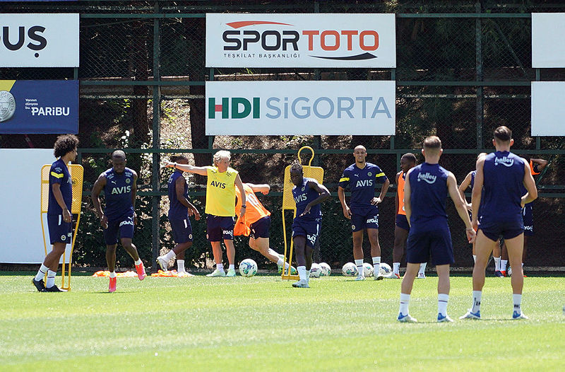 FENERBAHÇE TRANSFER HABERLERİ: F.Bahçe’nin gündemindeydi! Alberth Elis için istenen bonservis belli oldu