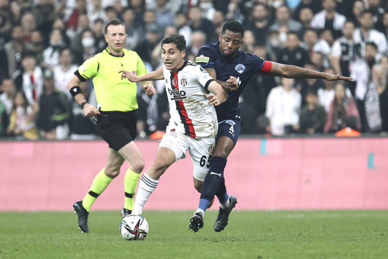 Emirhan lkhan of Besiktas JK dribbles with the ball past Papy News Photo  - Getty Images