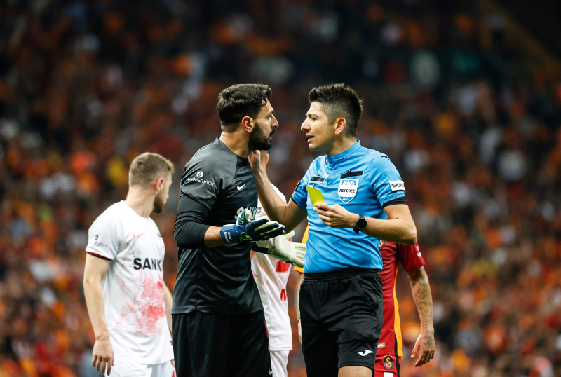 Ahmet Çakar’dan Galatasaray Gaziantep FK maçı hakemine sert eleştiri! Türkiye’nin en tehlikeli hakemi